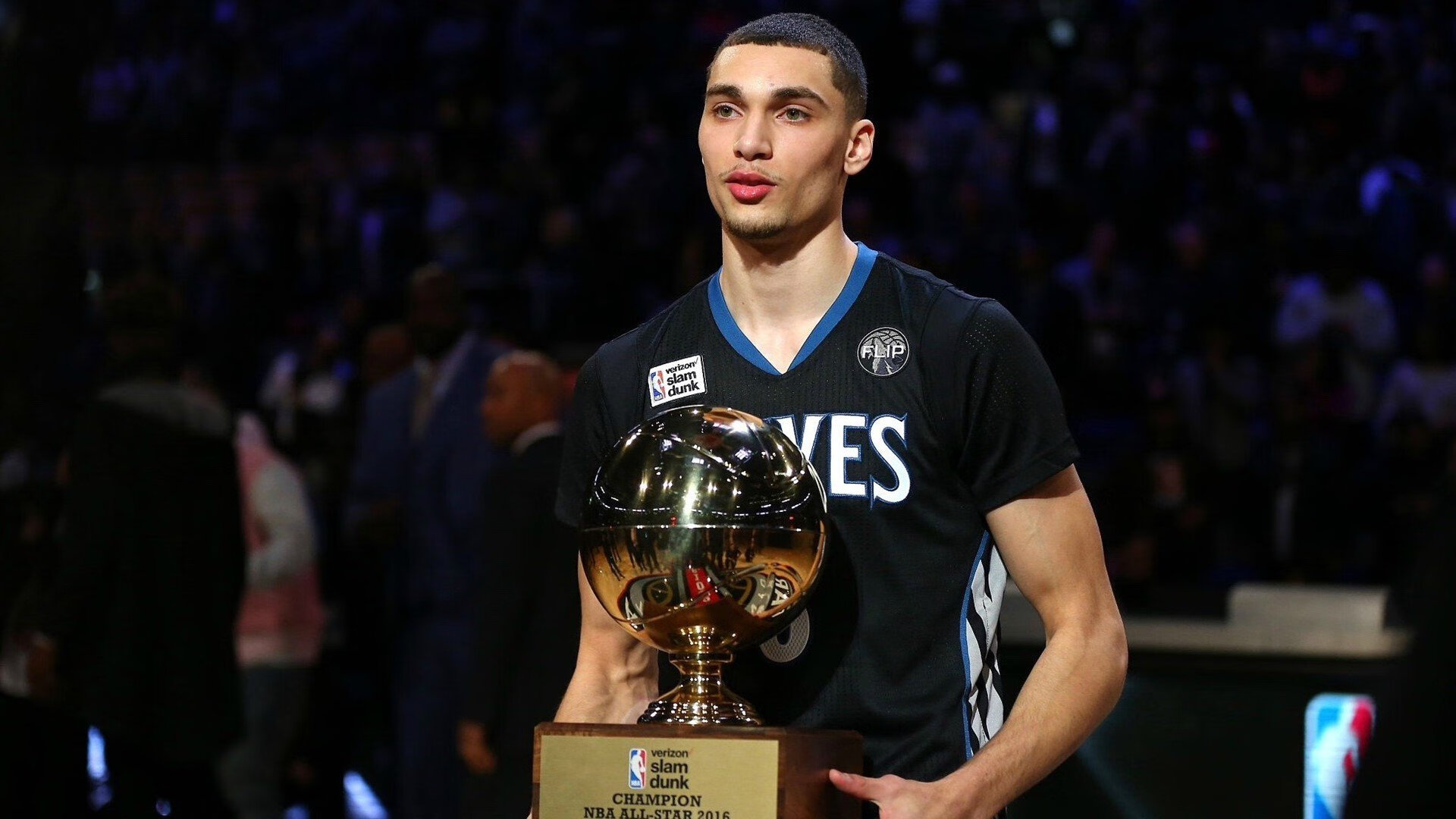 _夜光跑步：用光影点亮城市夜空_，夜光跑道有毒吗